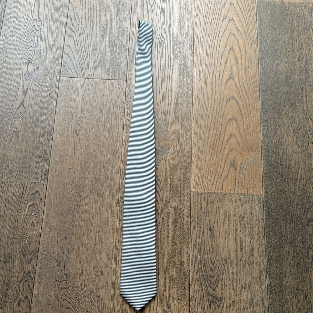 Men’s sliver and black striped tie.